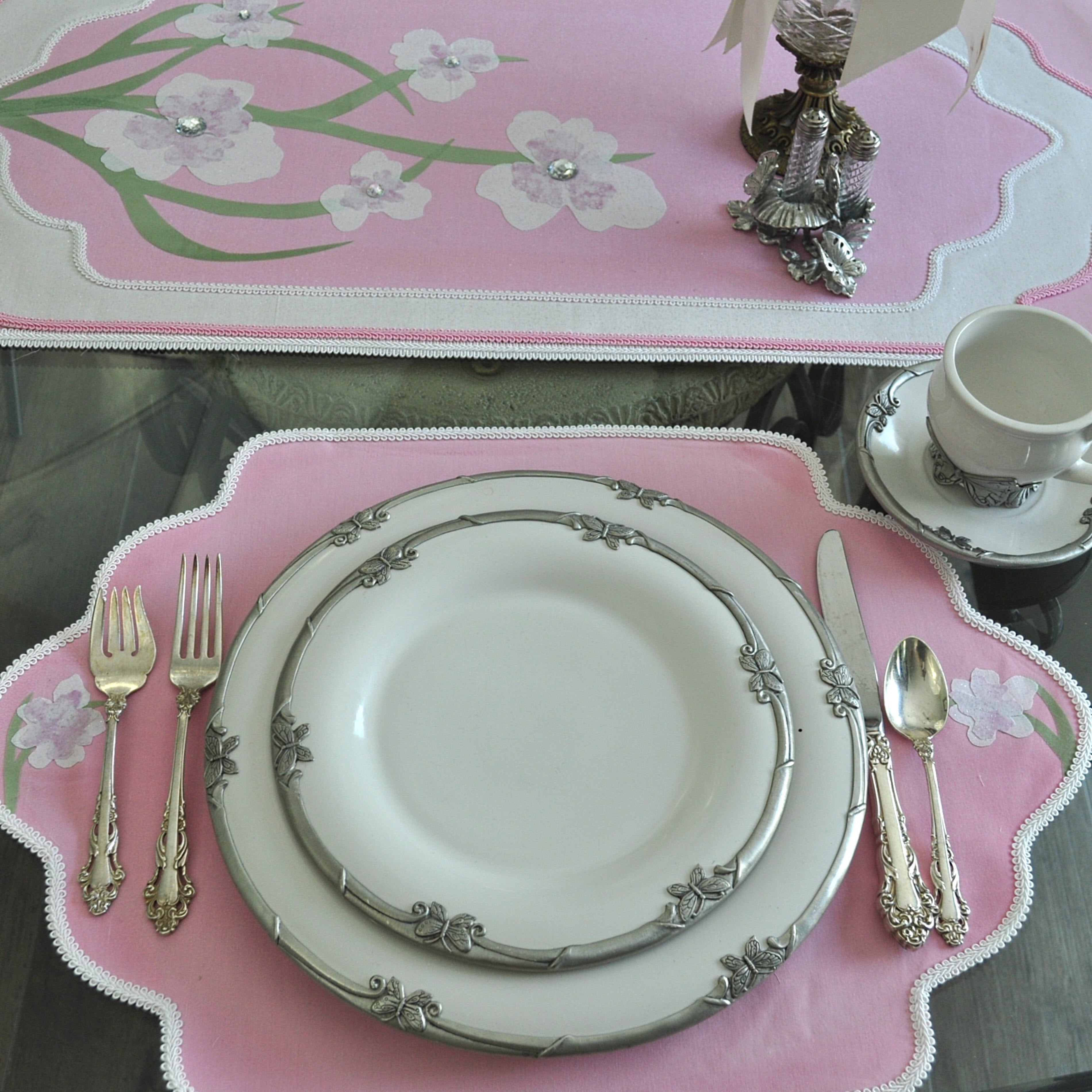 Traceable Designer DIY multi-style table decorating kit, make no-sew table runners, placemats and dresser scarves.  Use the included style forms to make artistic iron-on flower and fruit decorations.